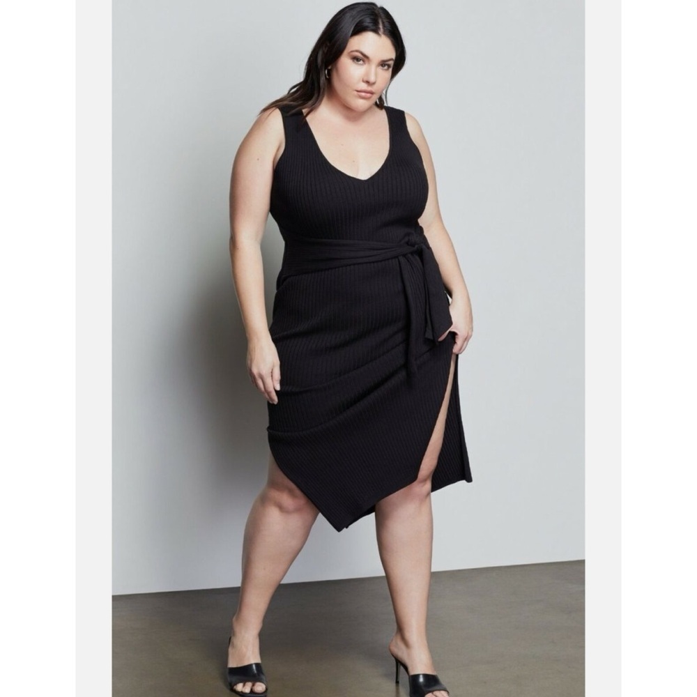 GOOD AMERICAN
Belted Body Dress in Ribbed Knit